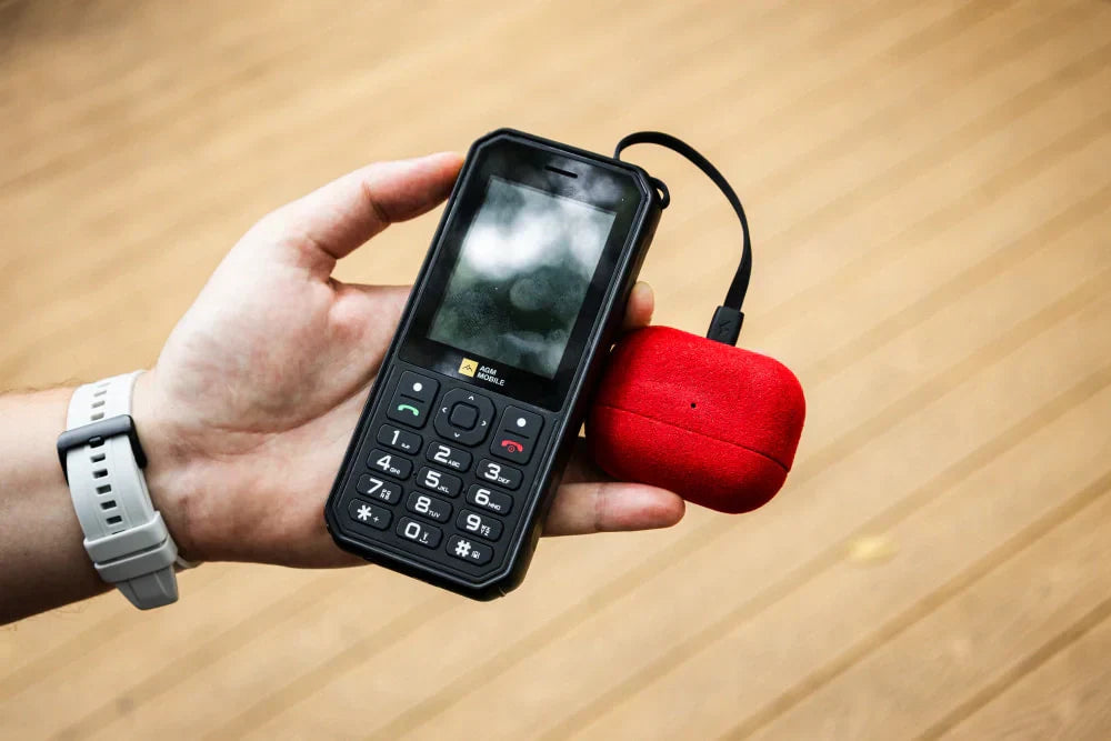 AGM lancia ufficialmente l'M11, un "Telefono Power Bank Robusto"